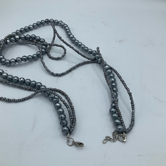 “FAUX GREY PEARL BEADED NECKLACE” Costume Jewelry. - Picture 6 of 7